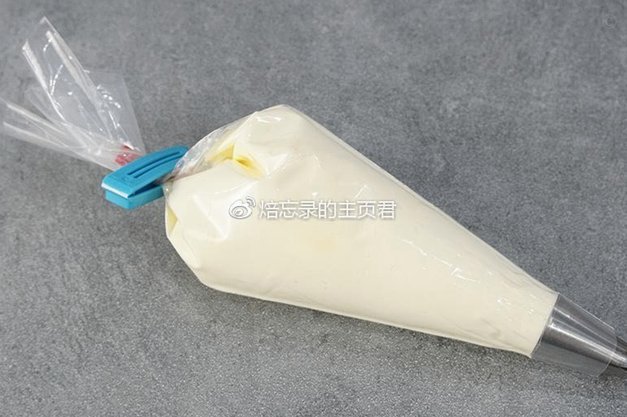 如何优雅地安装裱花嘴装饰蛋糕？